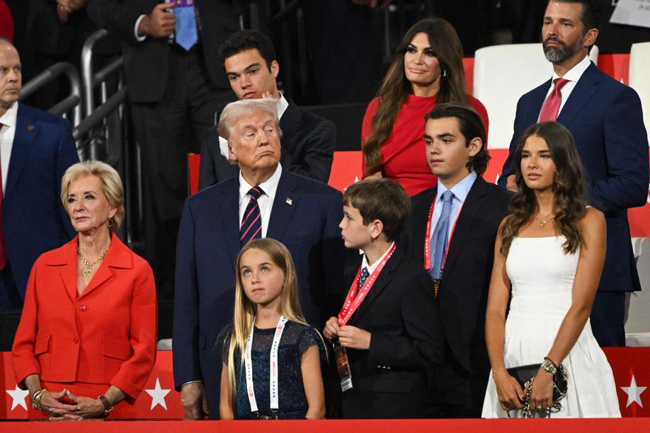 Trump  presenta un altro Donald: nonno premuroso e statista moderato 