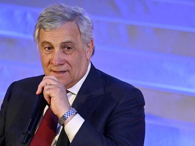 Tajani a pranzo con Pier Silvio e Marina Berlusconi. «Nuova linea per rilanciare FI: più coraggio, più innovazione, non solo resistenza ma anche attacco»