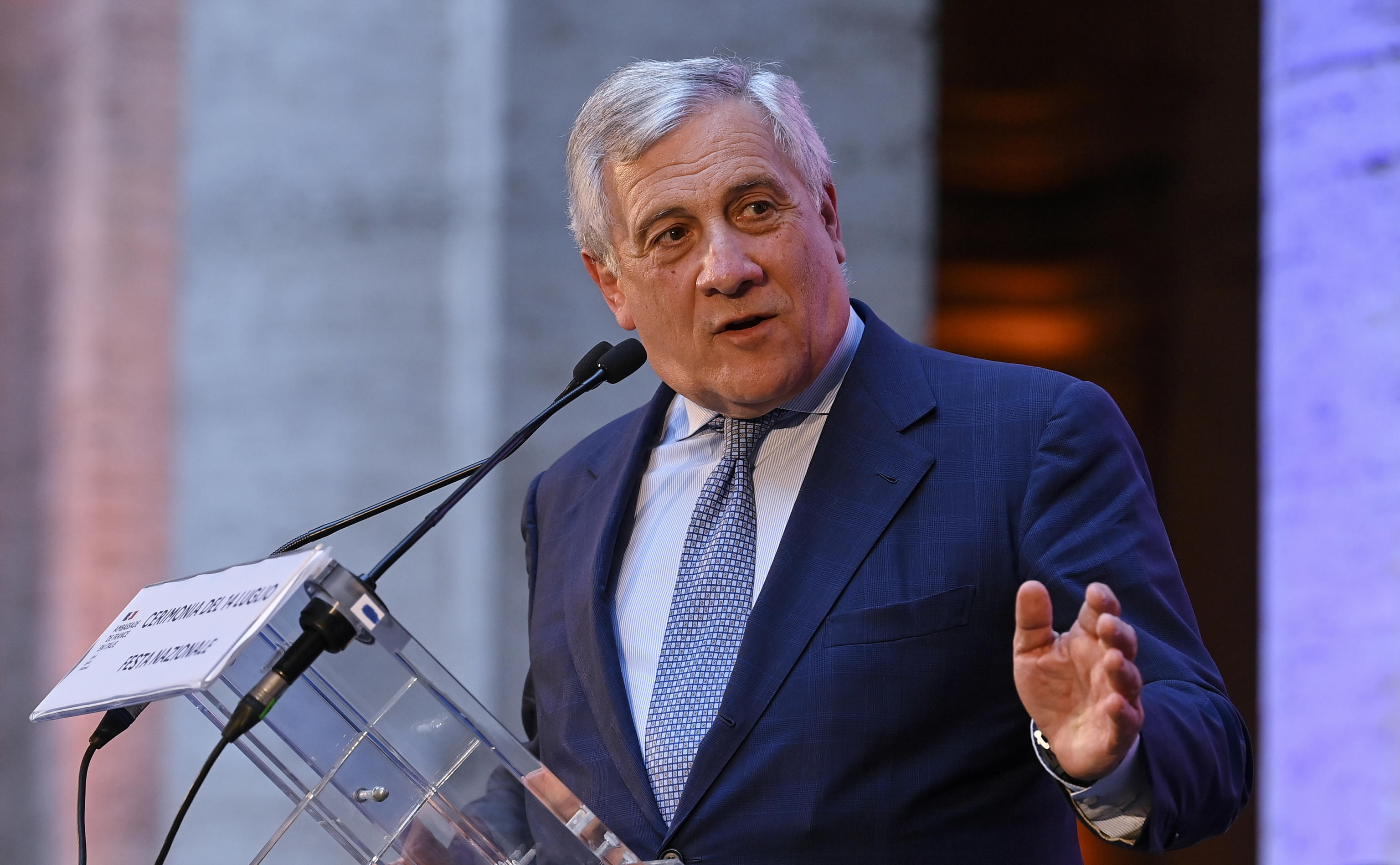 Tajani: «Sono attacchi  puerili  Noi   influenti, loro   no.  Il voto di FdI? È diverso»