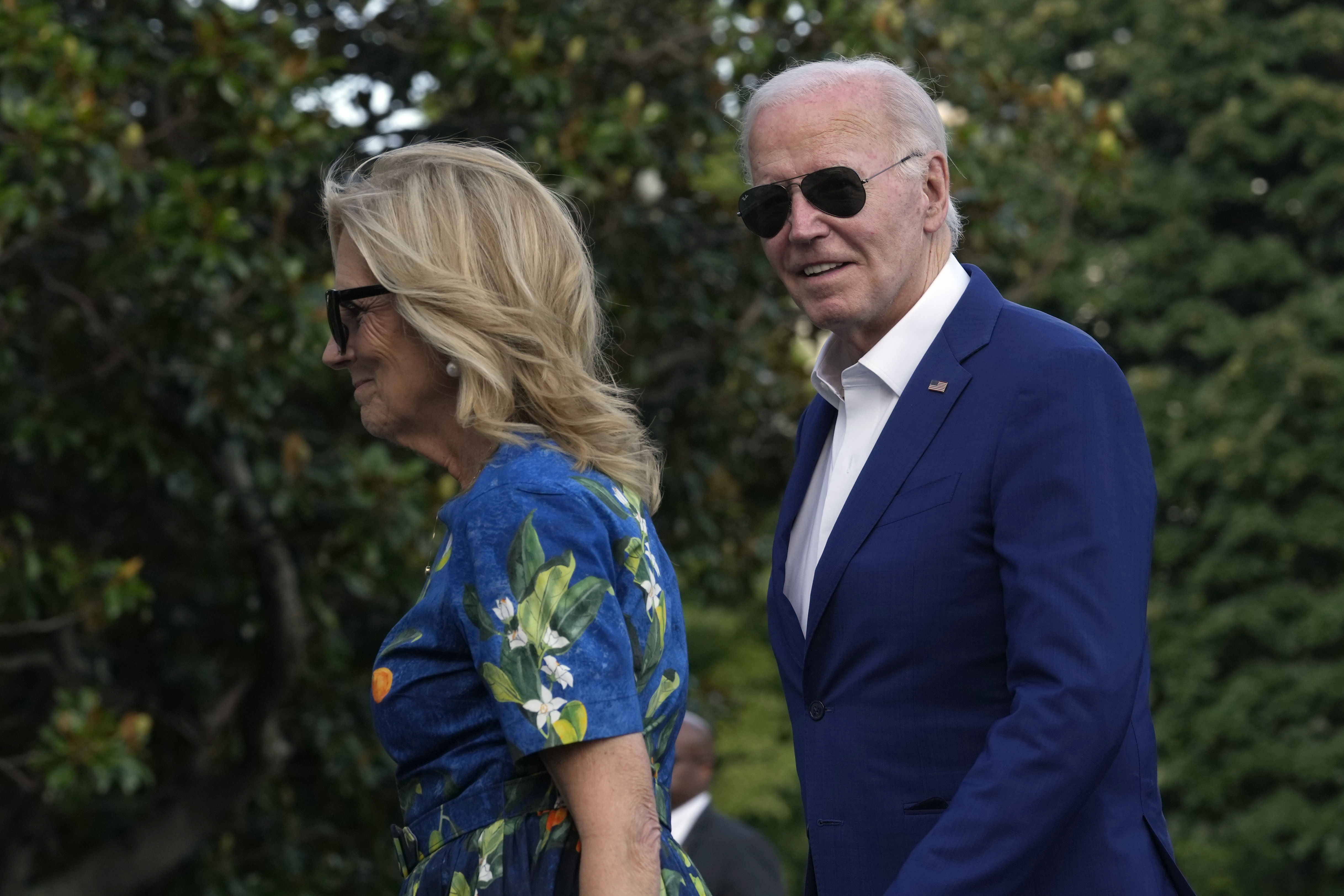 Così Biden ha deciso di ritirarsi: il ruolo della moglie Jill, il pressing di Pelosi. «Lo staff avvisato pochi minuti prima»