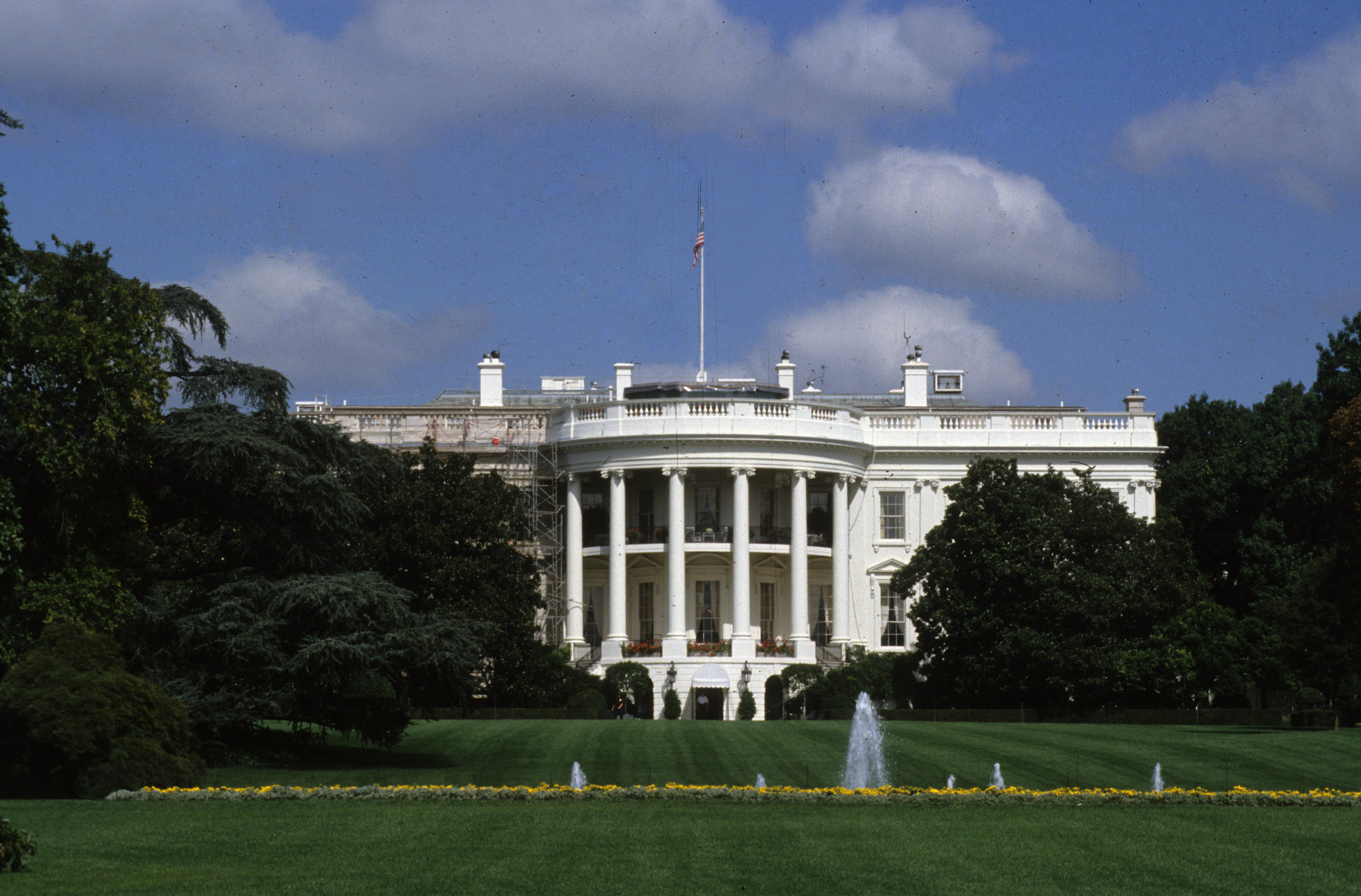 Elezioni Usa 2024, cosa succede dopo il ritiro di Biden: la convention di Chicago e il nodo dei fondi 