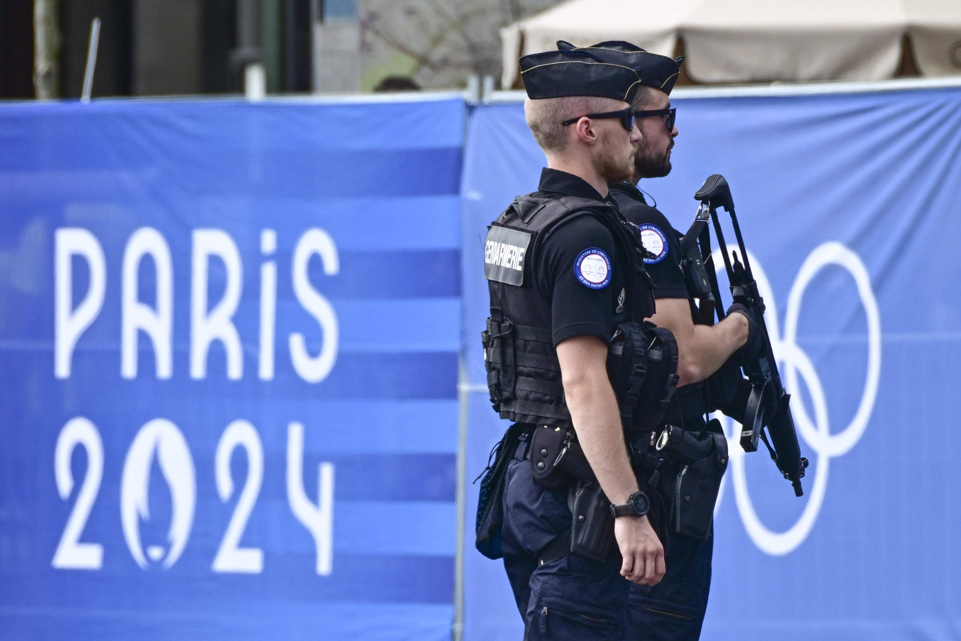 French policemen control   the  access at a checkpoint  amid  preparation for the opening ceremony of the Paris 2024 Olympic Games in Paris , France , 24 July 2024 ANSA / CIRO FUSCO