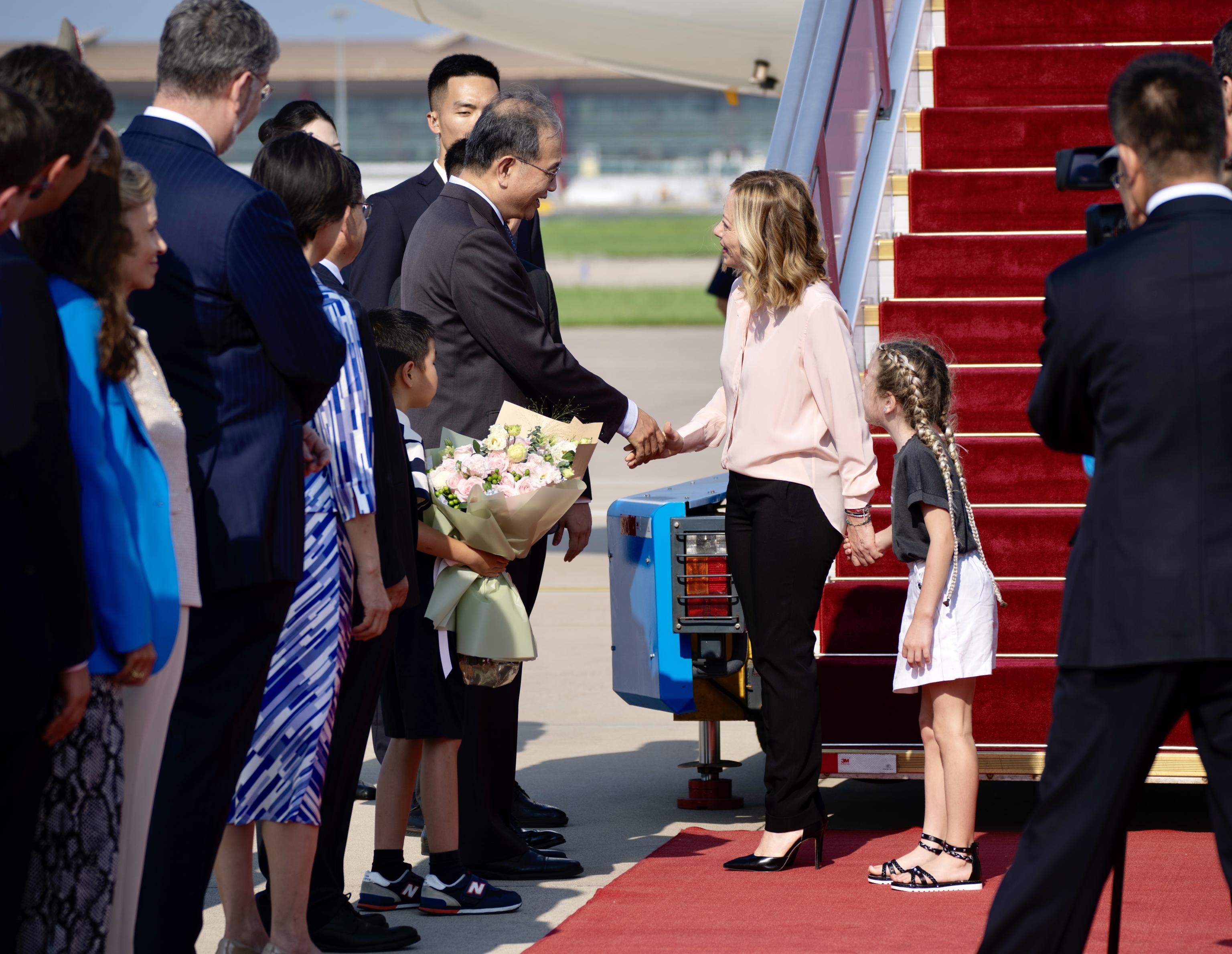 Giorgia Meloni a Pechino nella sua prima visita ufficiale in Cina