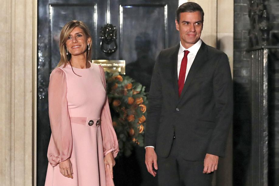 Spagna, Sánchez passa all'attacco: non risponde alle domande del giudice che indaga sulla moglie e lo denuncia