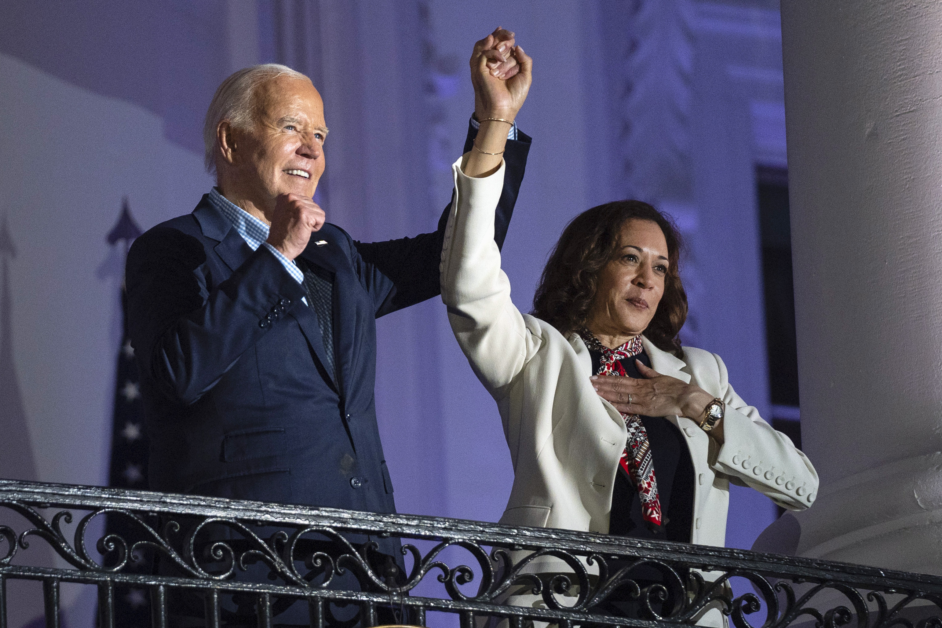 President Joe Biden raises the hand of Vice President Kamala Harris after viewing the Independence Day fireworks display over the National Mall from the balcony of the White House, Thursday, July 4, 2024, in Washington. She\'s already broken barriers, and now Harris could soon become the first Black woman to head a major party\'s presidential ticket after President Joe Biden\'s ended his reelection bid. The 59-year-old Harris was endorsed by Biden on Sunday, July 21, after he stepped aside amid widespread concerns about the viability of his candidacy. (AP Photo/Evan Vucci)    Associated Press / LaPresse Only italy and Spain