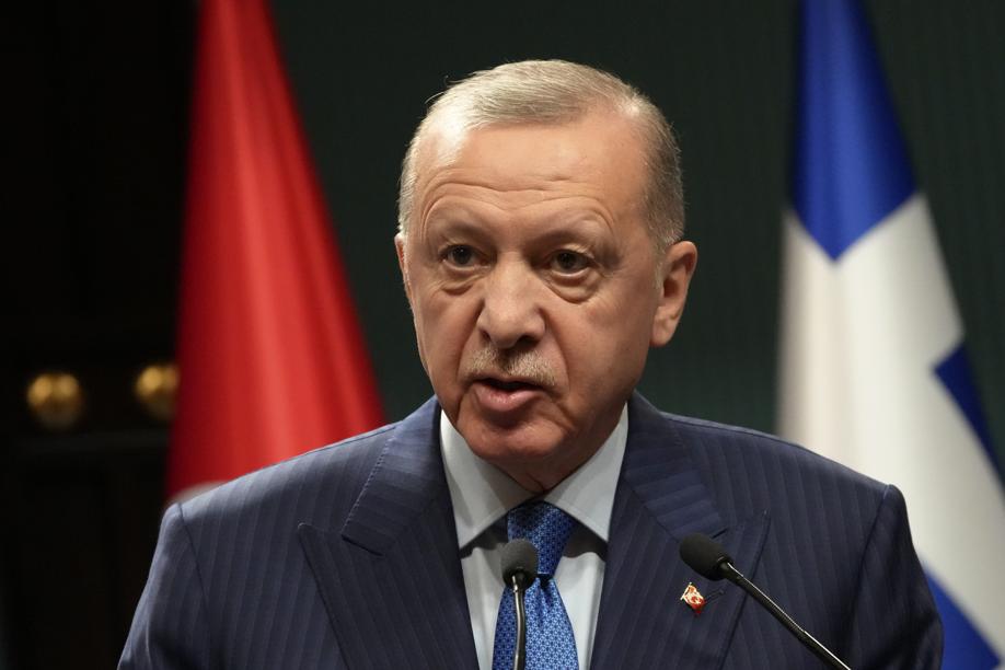 I molti «giri di valzer» del Sultano Erdogan, mediatore imprevedibile