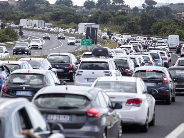 Esodo, primo weekend da bollino nero, già in corso disagi sulla A14, preoccupazioni per treni (lavori alta velocità) e aerei