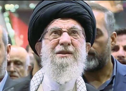 Khamenei umiliato, adesso vuole ferire il nemico (puntando alla sorpresa)