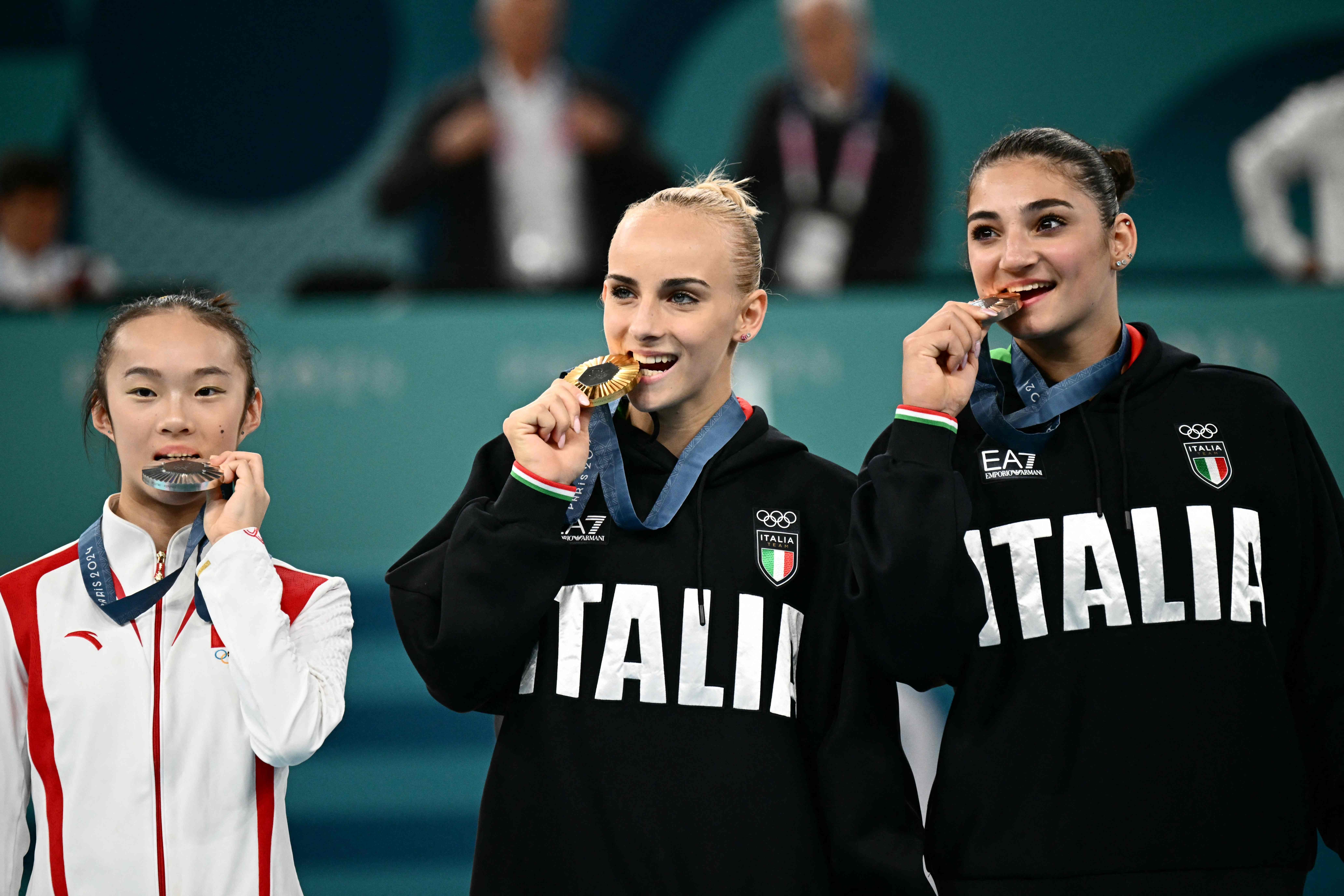 Alice e Manila oro e bronzo alla trave, le più giovani della spedizione: nella ginnastica succedono cose mai viste 