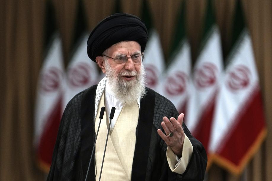 Chi è Ali Khamenei, l'uomo più potente dell'Iran: gli arresti, i sei figli, l'ascesa (a sorpresa) al ruolo di Guida Suprema e la delicata scelta di un successore