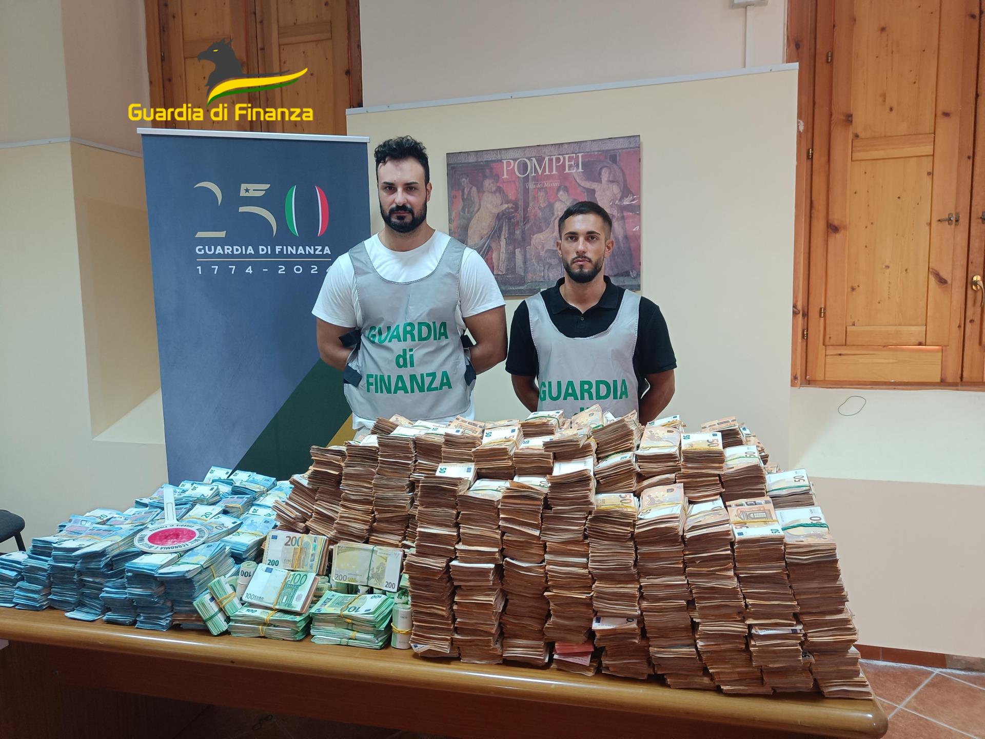 Napoli, sequestrati 8 milioni di euro in contanti a medico con studio a Pompei