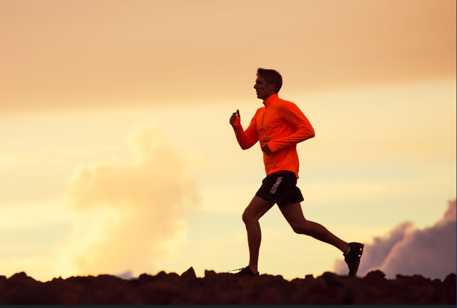 Correre in autunno: dalla giacca ai pantaloni, l’occorrente che non deve assolutamente mancare 