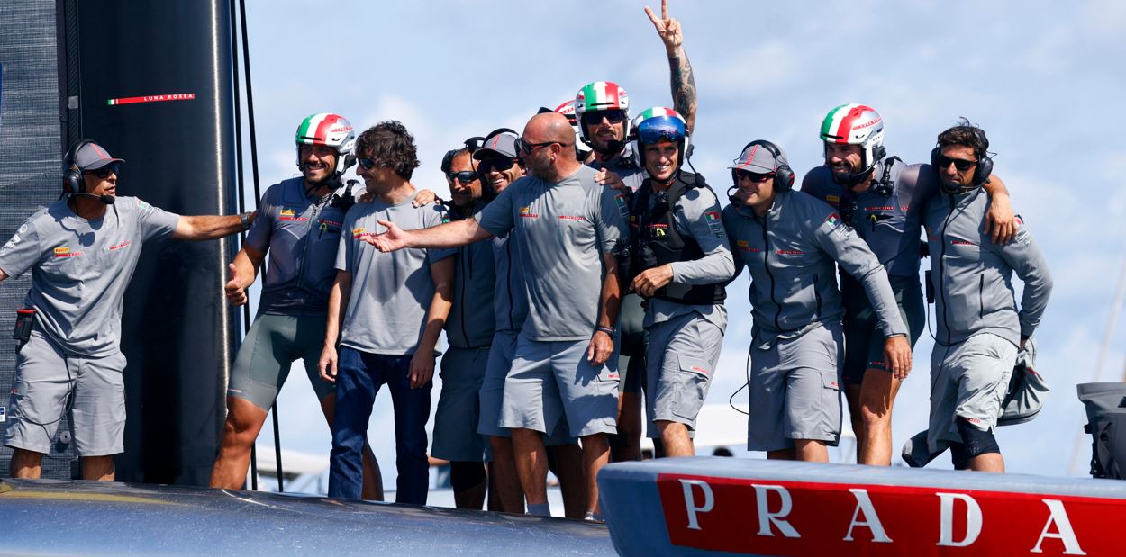 Luna Rossa vince su American Magic alle semifinali della Louis Vuitton Cup e vola in finale con Ineos: il racconto della regata di oggi