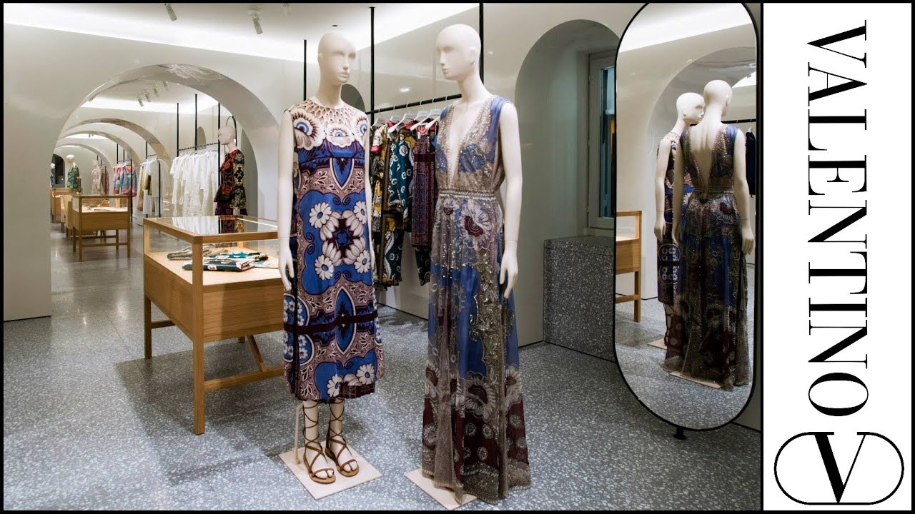 Maxi furto nella boutique di Valentino in piazza di Spagna a Roma: rubate borse per 140 mila euro  