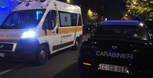 Napoli, gli operatori sanitari sono impegnati in un soccorso e ignoti rubano tablet e medicinali dall'ambulanza