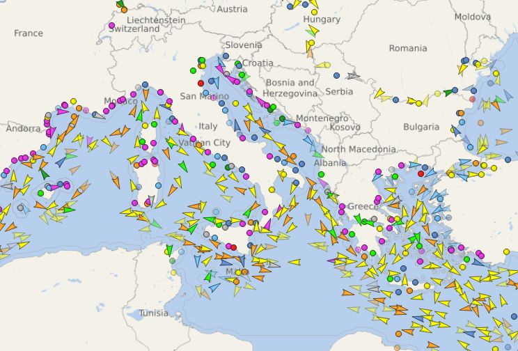 Cesena, scoperto hacker di 15 anni: per gioco deviava le navi nel Mediterraneo e cambiava i suoi voti in pagella nel sito del ministero