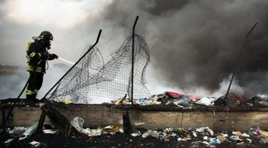 Terra dei Fuochi, la Cedu condanna l'Italia: mette a rischio la vita degli abitanti. Don Patriciello: «Quante calunnie subite»