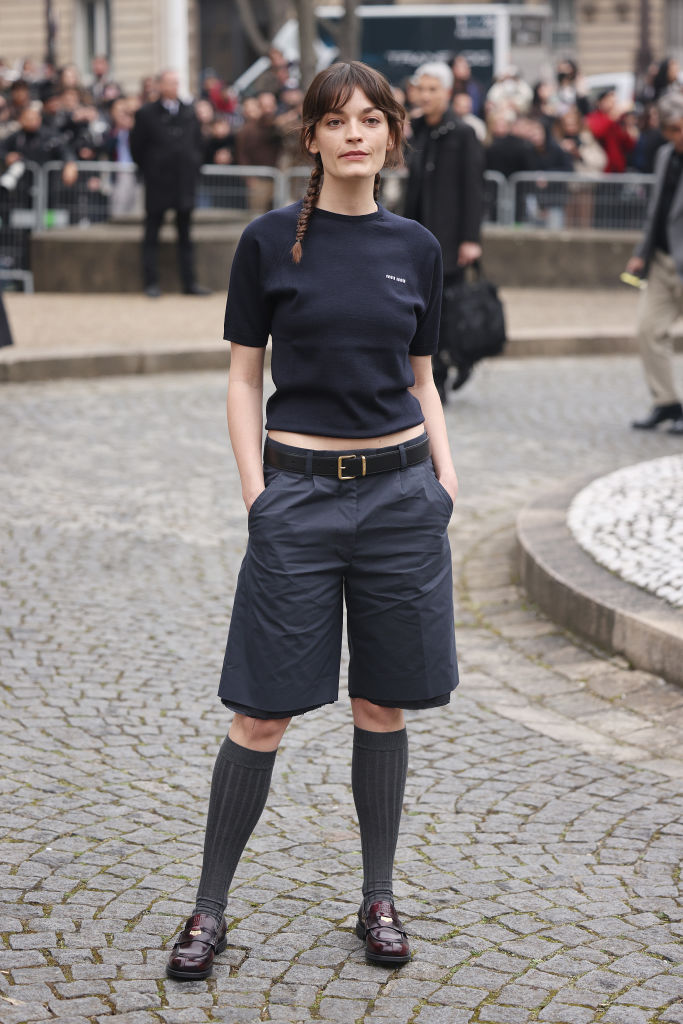 Moccasins with socks, how to wear this trend (which also conquered Hailey Bieber)