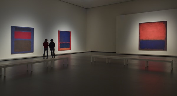 Silence, empty spaces, intense color: that's why in front of Rothko or you are moved or processed discomfort