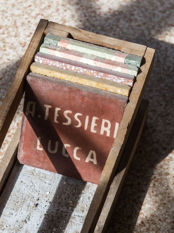 Tessieri, the new life (between tradition and design) of the tiles loved by Agnelli, De Niro and Benigni