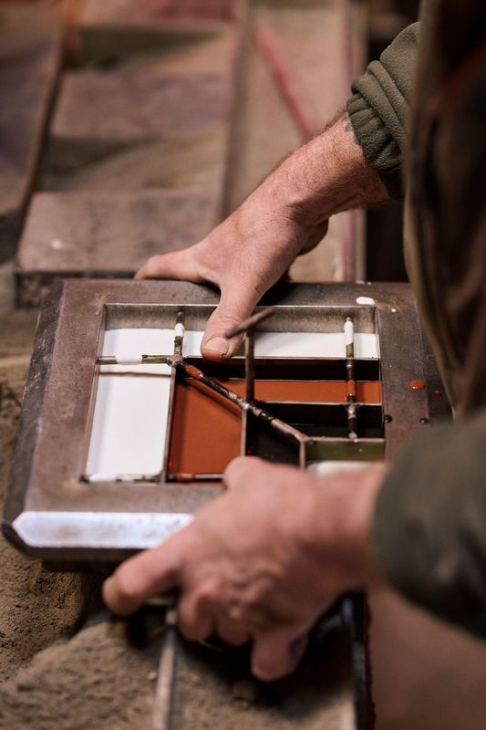 Tessieri, the new life (between tradition and design) of the tiles loved by Agnelli, De Niro and Benigni