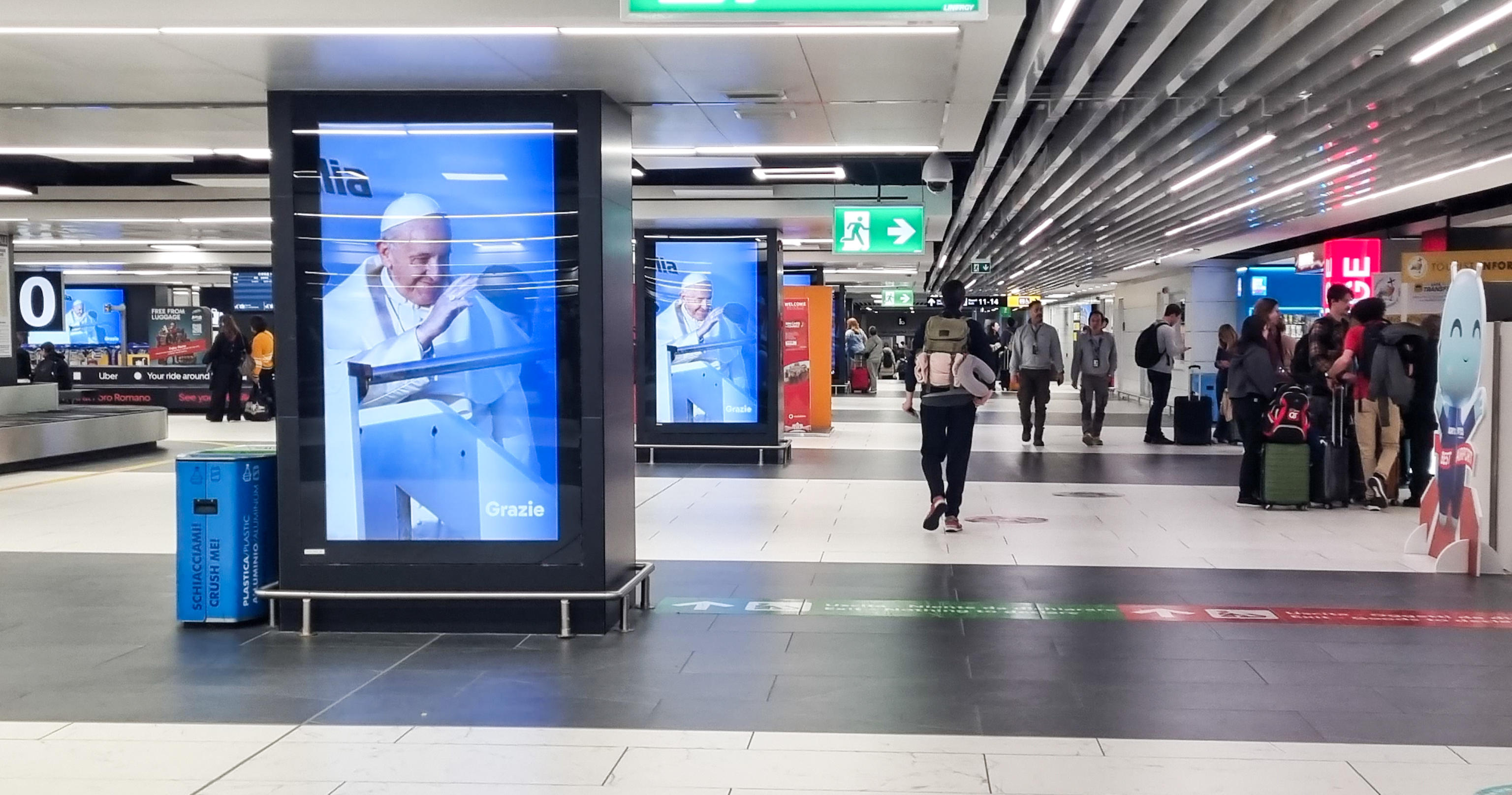 Images of Pope Francis on the screens of Fiumicino airport, April 22, 2025. ANSA/Telenews