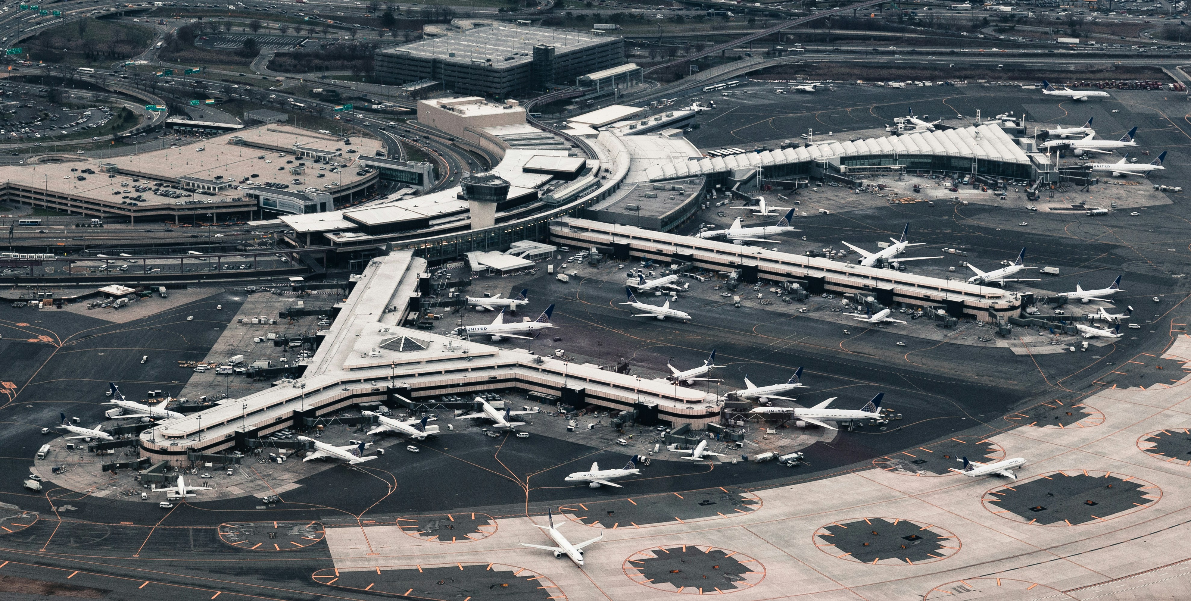 Drawing computer and radio silence: thus flight controllers lost contact with planes for New York for 87 seconds