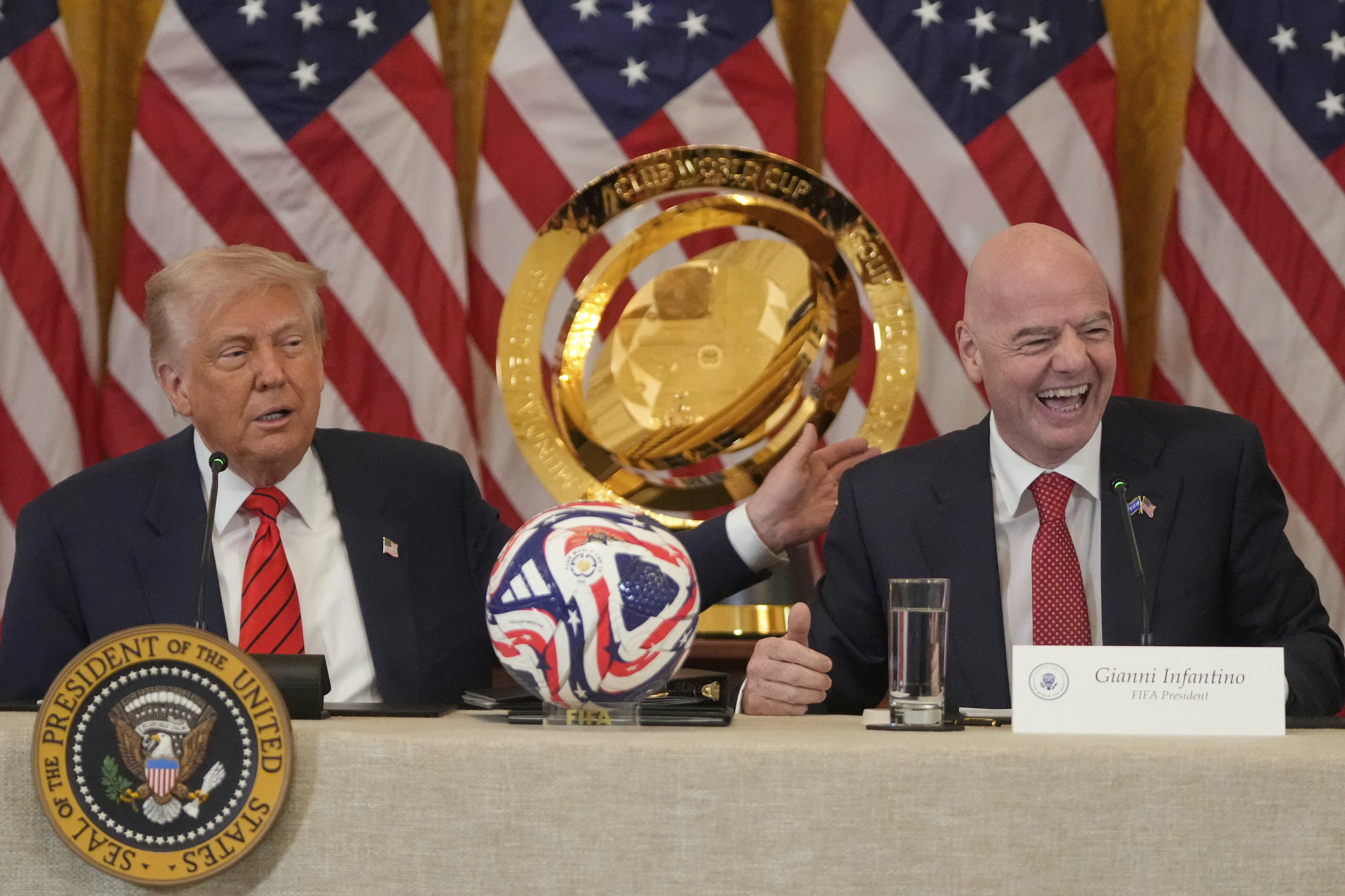 Infantino looks at Inter-Barcelona while visiting Trump to the White House