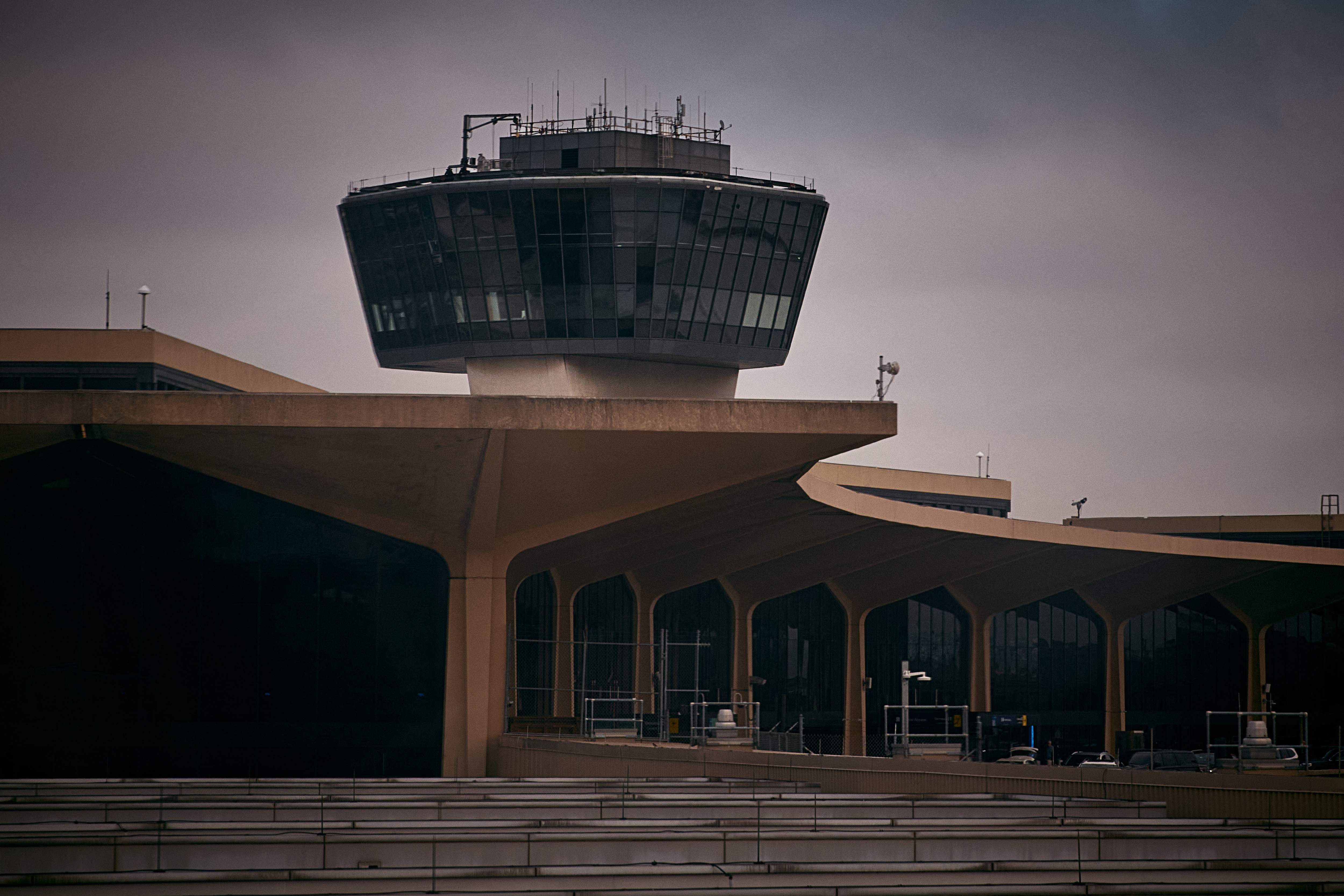 Newark, New Jersey - May 6: An Airport Control Tower Is Seen at Newark Liberty International Airport, on May 6, 2025 in Newark, New Jersey. Passengers Traveling to, From, or Through Newark Liberty International Airport (EWR) have Experience Several Days of Delays and Cancer Caused by Air Traffic Control Staffing Shortges and Equipment Malfunctions. Andres Kudacki / Getty Images / AFP (Photo by Andres Kudacki / Getty Images North America / Getty Images Via AFP)
