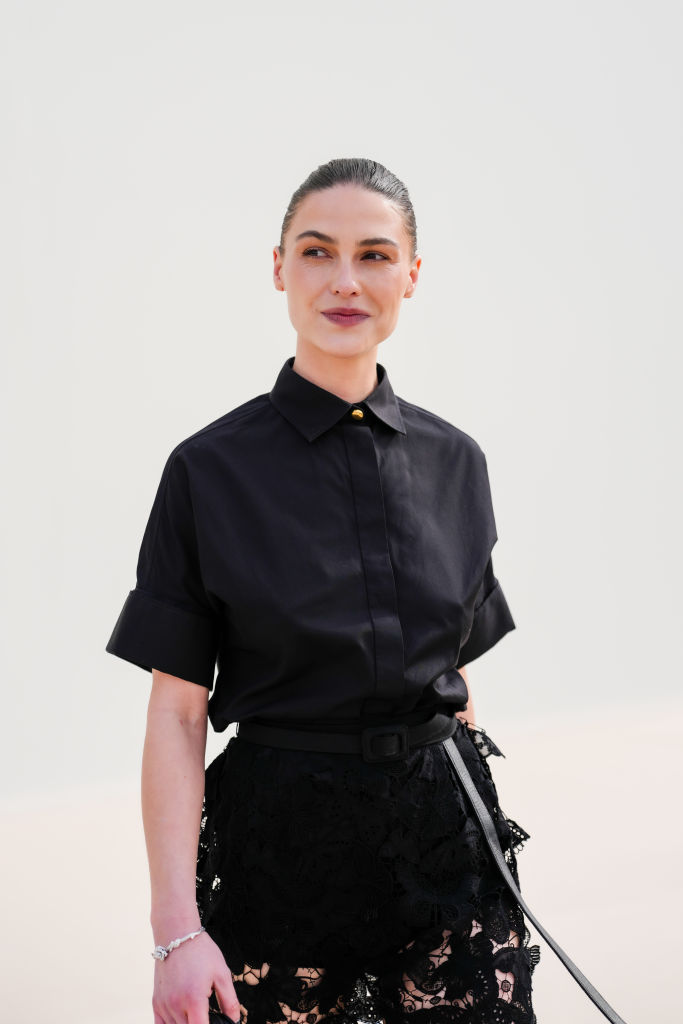 The short -sleeved shirt, how to wear the garment for a casual style this summer