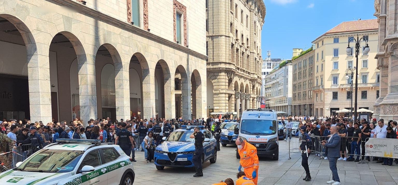 Emanuele De Maria, the killer on the run in Milan, committed suicide by jumping from the cathedral: recognized by tattoos