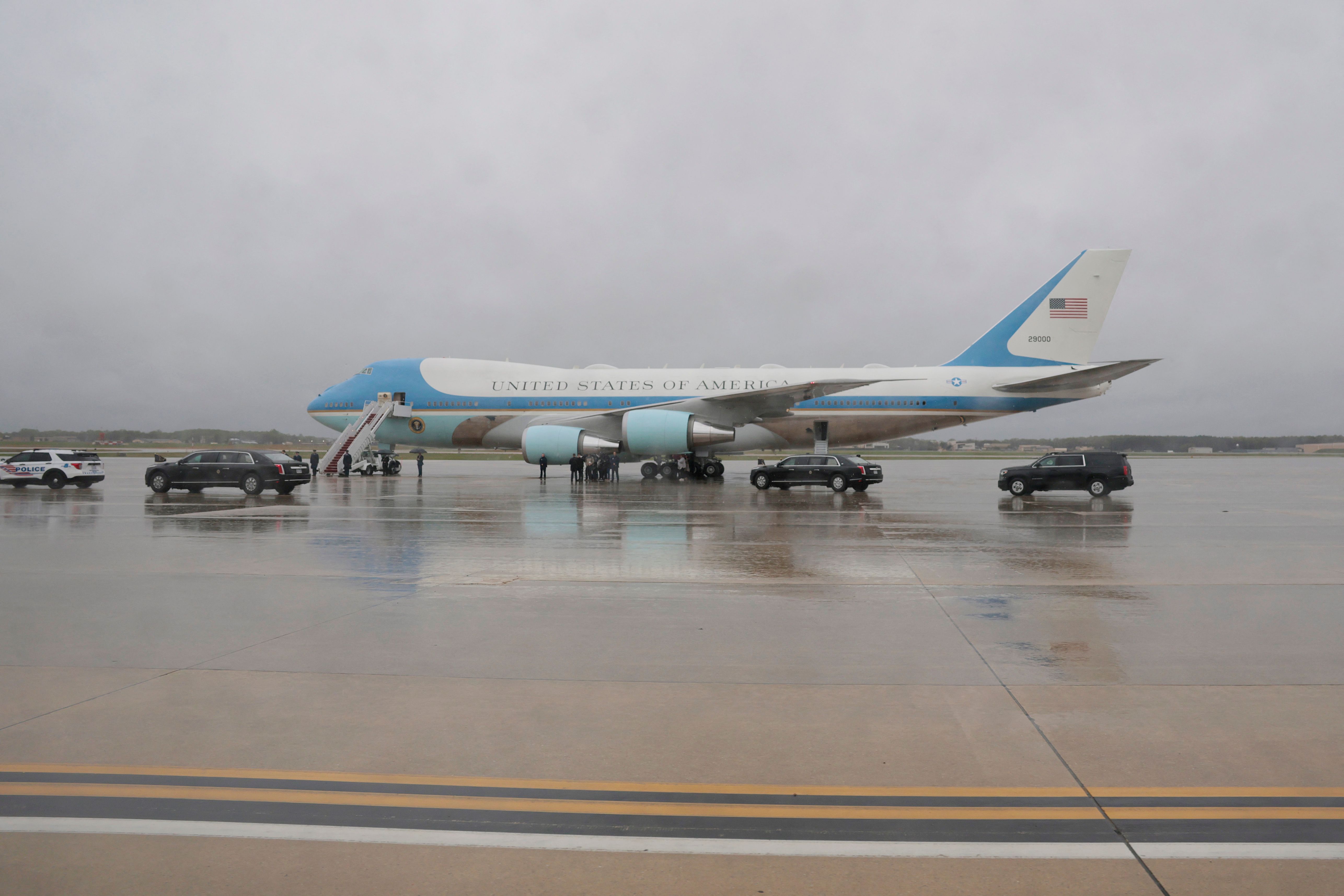 The new Air Force One comes from Qatar: the royal family gives a Boeing 747 to Trump (who will be able to use it even when he will no longer be president)