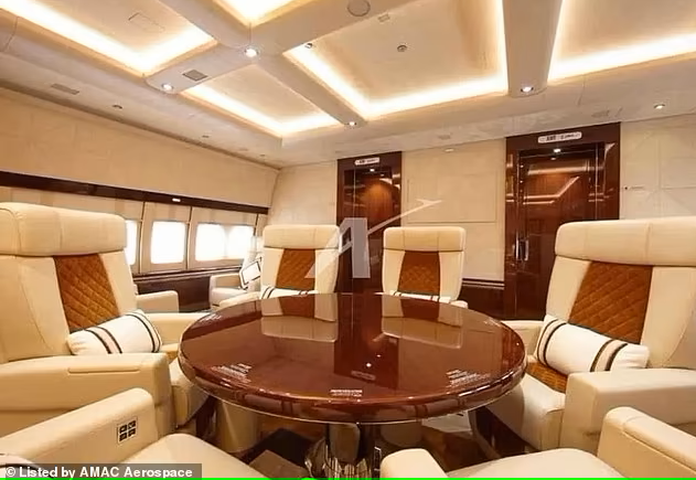 Eleven bathrooms, five kitchens, 40 televisions and golden finishes: the interiors of the new Air Force One donated to Trump. The plane is already in the USA