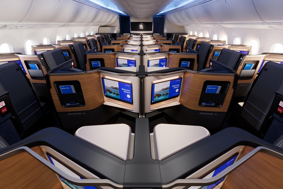 United Airlines launches the « Super » Business class: caviar, Maxiskem, fast connection (with Starlink) and Privacy Porta