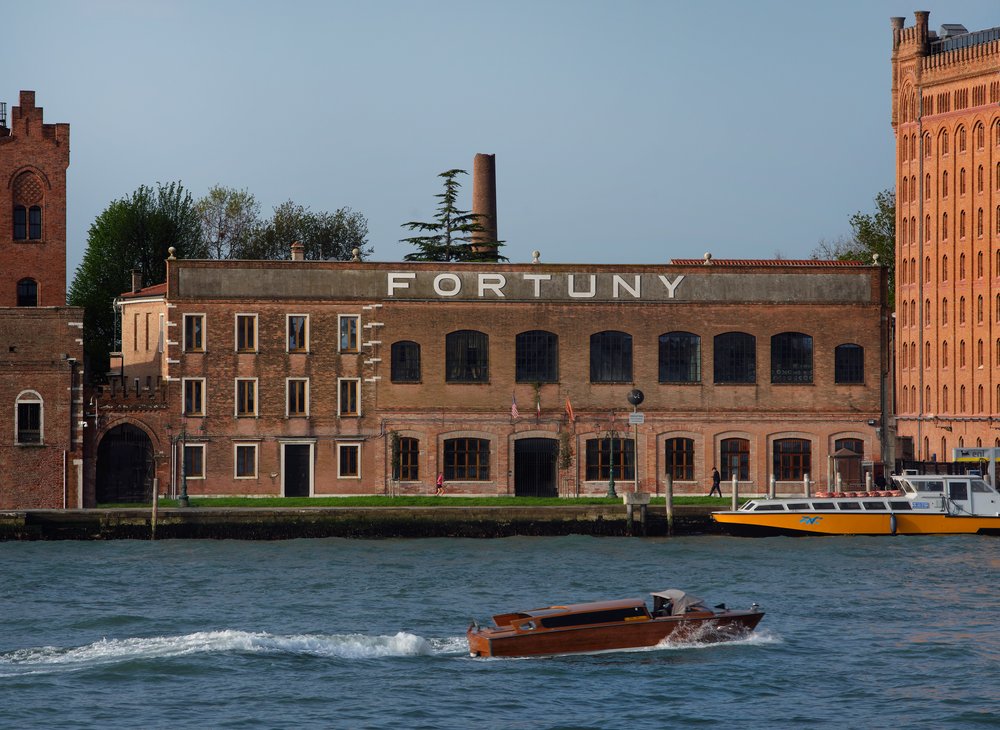 Fortuny, the house and the secret garden of the Judecca, open to the public during the Biennale