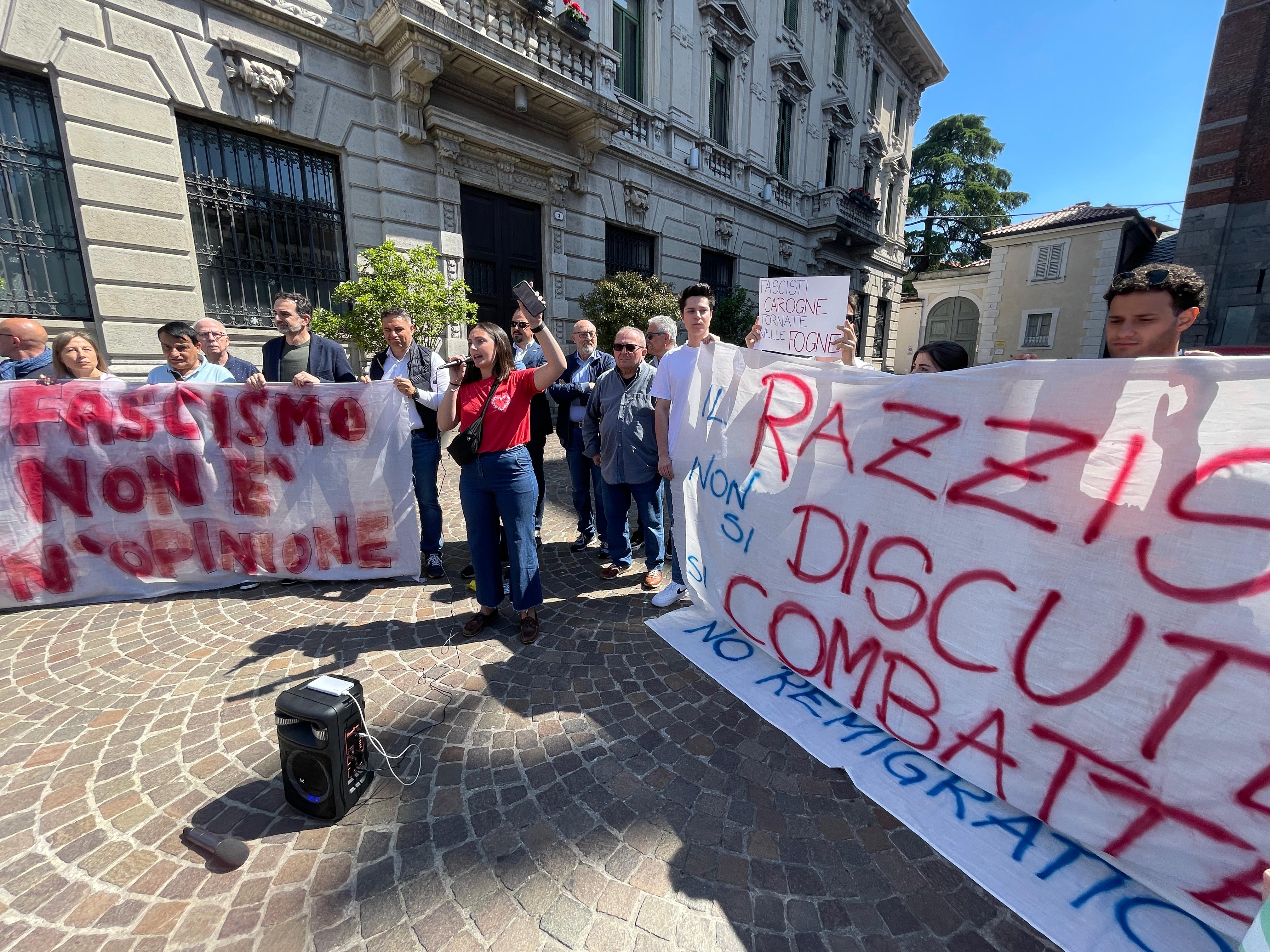 Remigration Summit in Gallarate: 400 participants, headquarters unveiled only at dawn, armored entrances. Vannacci: « I’m with you »