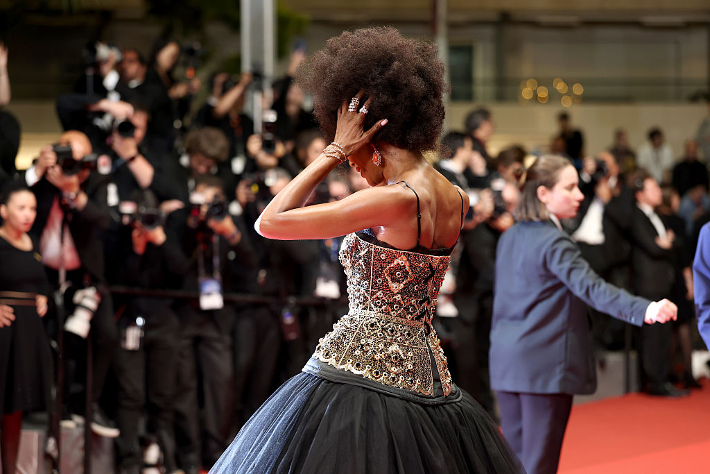 Naomi Campbell Diva in Cannes: the top model amazes with natural hair and baroque dress