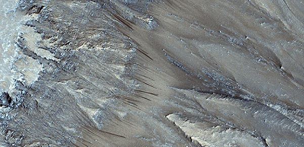 The dark stripes on Mars would not be the signs of running water: the new study that dismantles the discovery