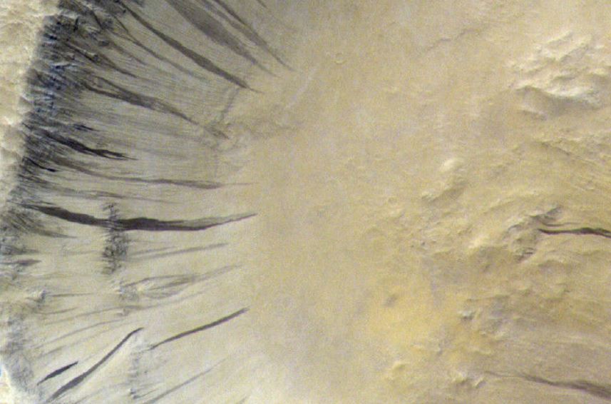 The dark stripes on Mars would not be the signs of running water: the new study that dismantles the discovery