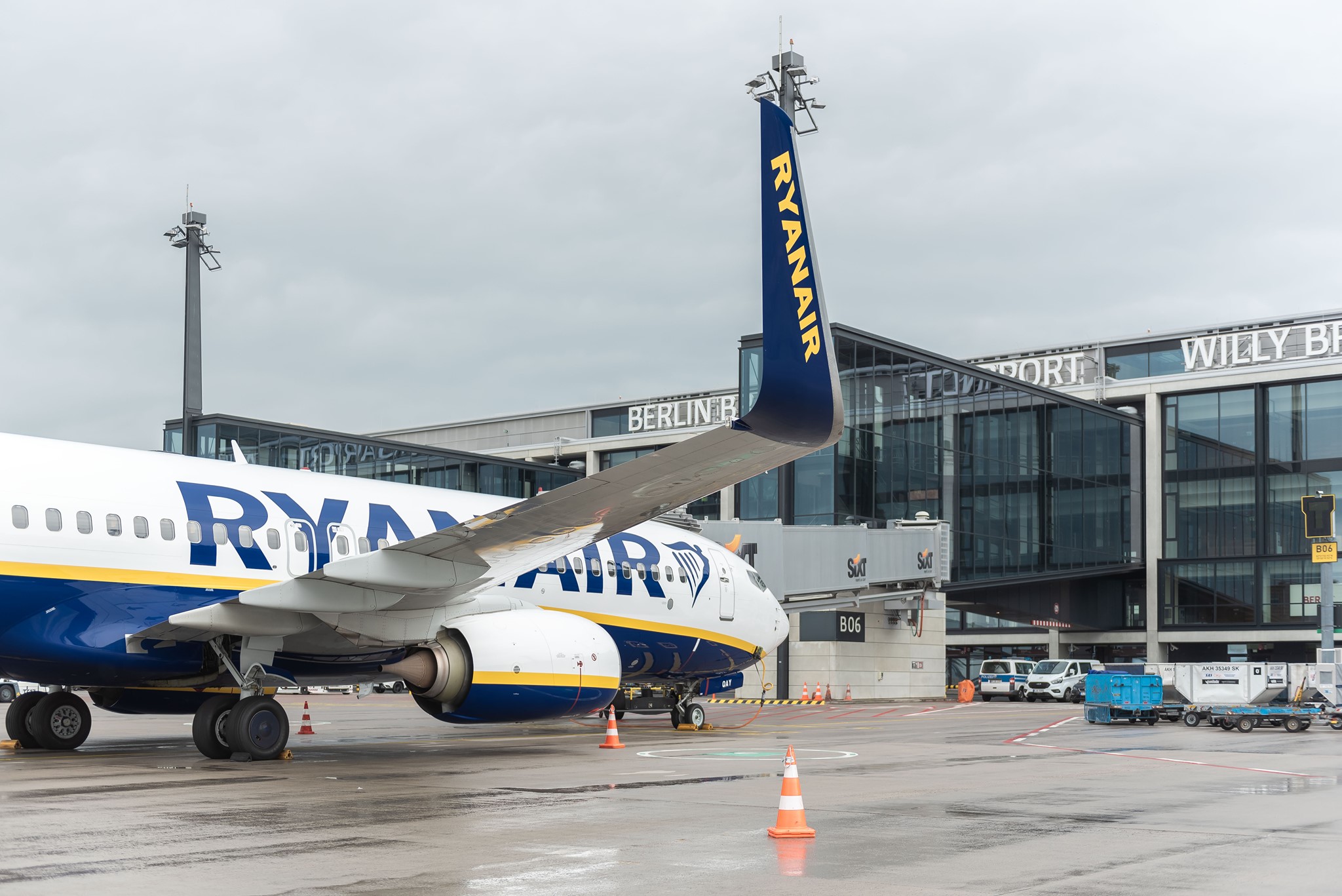 Berlin, the 7 -minute flight comes to closed airport and is hijacked. Ryanair: « Unacceptable »