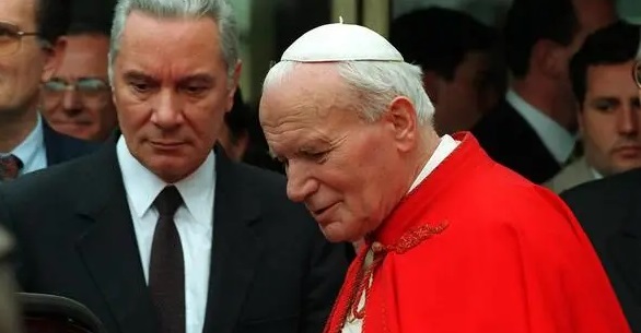 Emanuela Orlandi and that meeting at the Apostolic Palace. « Before her the daughter of Angelo Gugel, Pope Wojtyla’s butler was stalked »