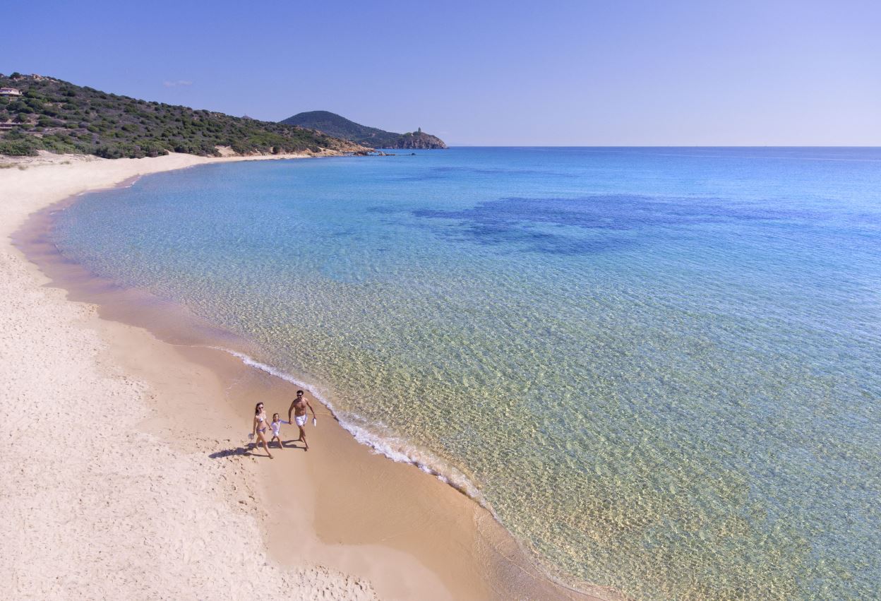 The perfect holiday in the family? Relax, wellness and lots of sport: the Academy of football and Padel in South Sardinia