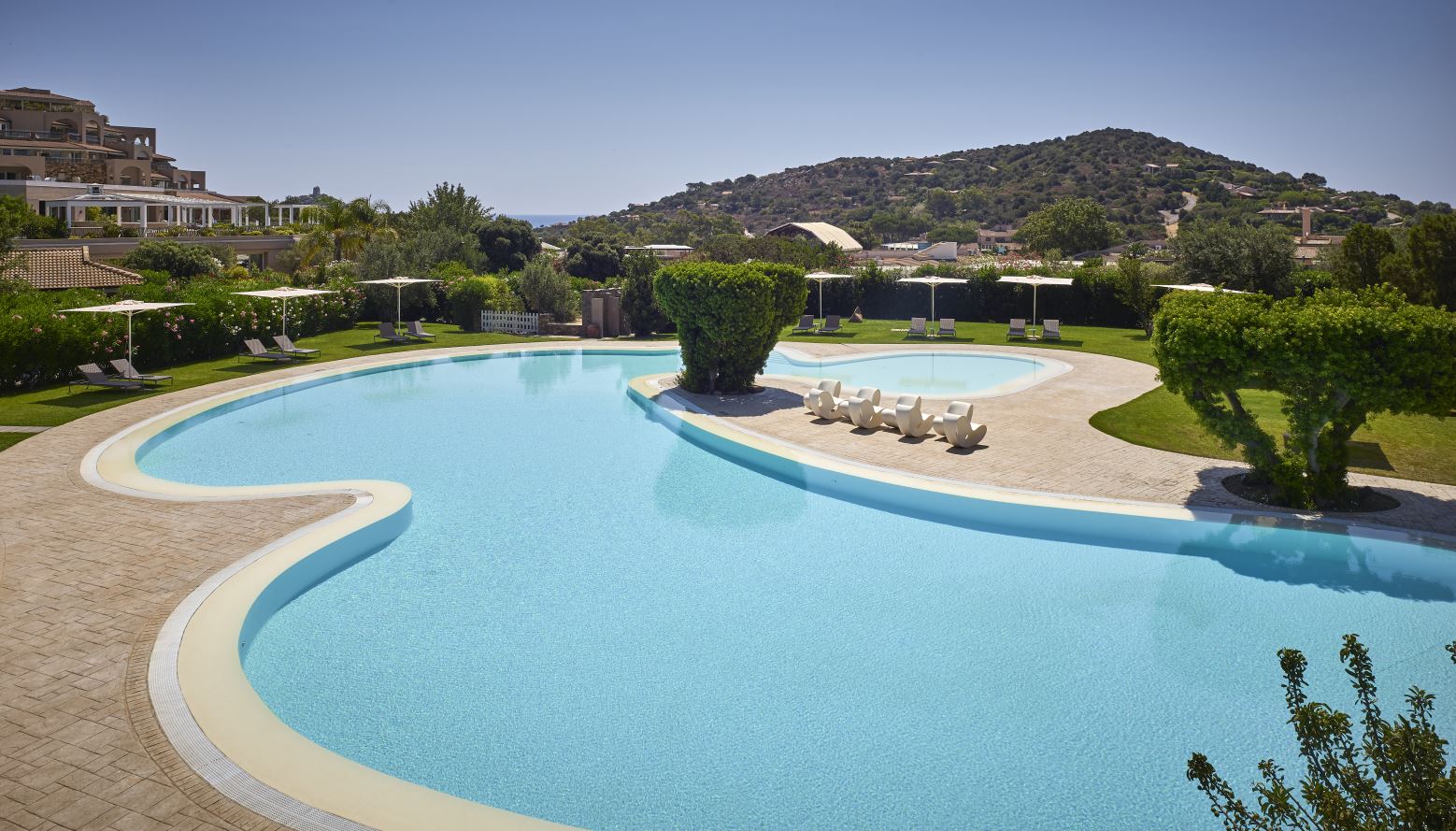 The perfect holiday in the family? Relax, wellness and lots of sport: the Academy of football and Padel in South Sardinia