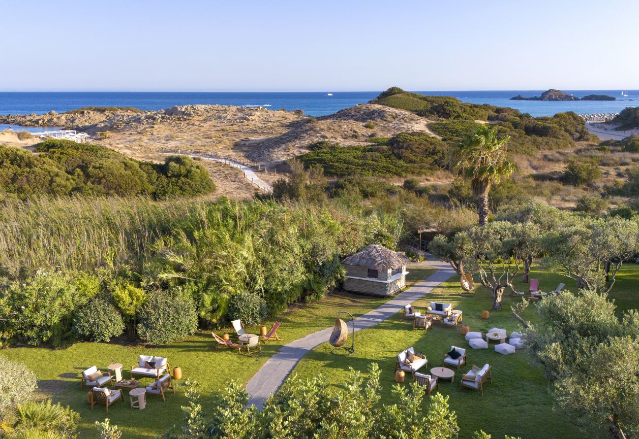 The perfect holiday in the family? Relax, wellness and lots of sport: the Academy of football and Padel in South Sardinia