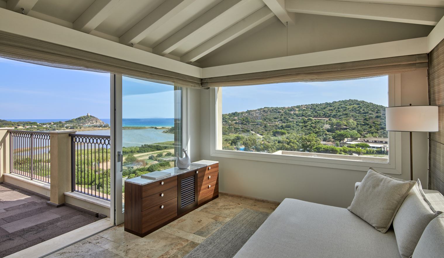 The perfect holiday in the family? Relax, wellness and lots of sport: the Academy of football and Padel in South Sardinia