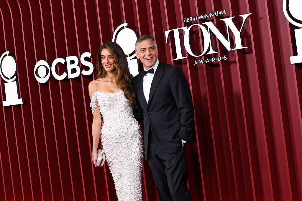 George Clooney and Amal, kiss on the red carpet. And her 