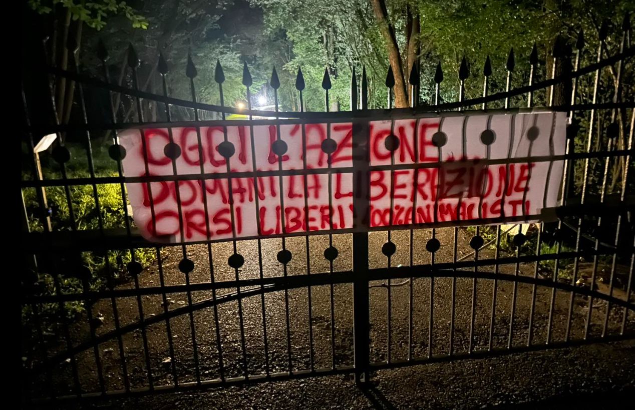 Blitz with banners and smoke bombs for bears in Trento: « Gaia and Papillon return free »