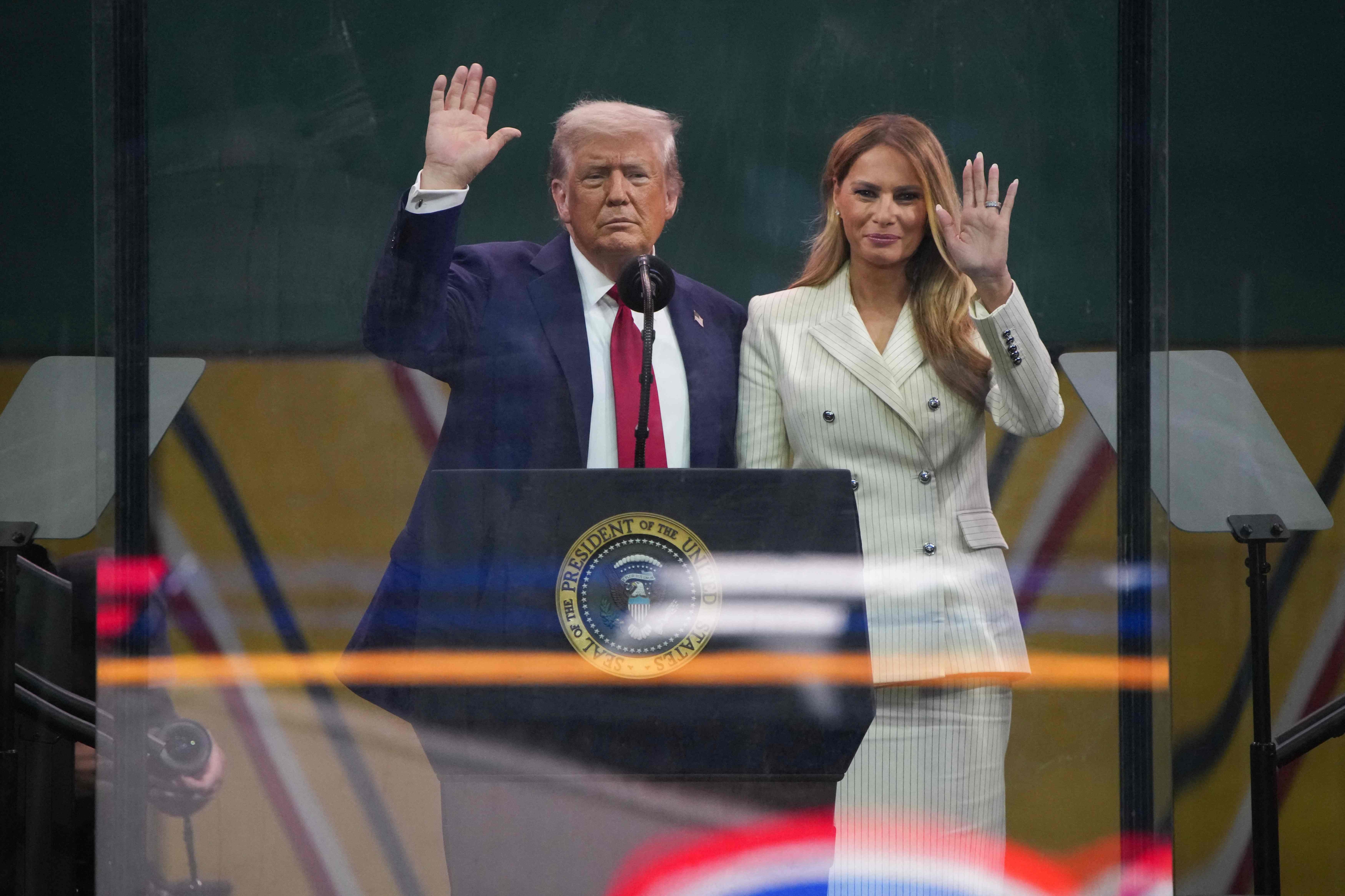 Washington, DC - June 14: US President Donald Trump and First Lady Melania Trump Wave at the Ending of the US Army Parade on June 14, 2025 in Washington, DC. The Us Army is marking its 250th birthday with the military parade including roughly 6,600 Troops, 150 Vehicles, and over 50 aircraft. The Parade, Which Coincides with President Donald Trump's 79th Birthday, is designed to Tell the History of the Army. Andrew Harnik / Getty Images / AFP (Photo by Andrew Harnik / Getty Images North America / Getty Images Via AFP)