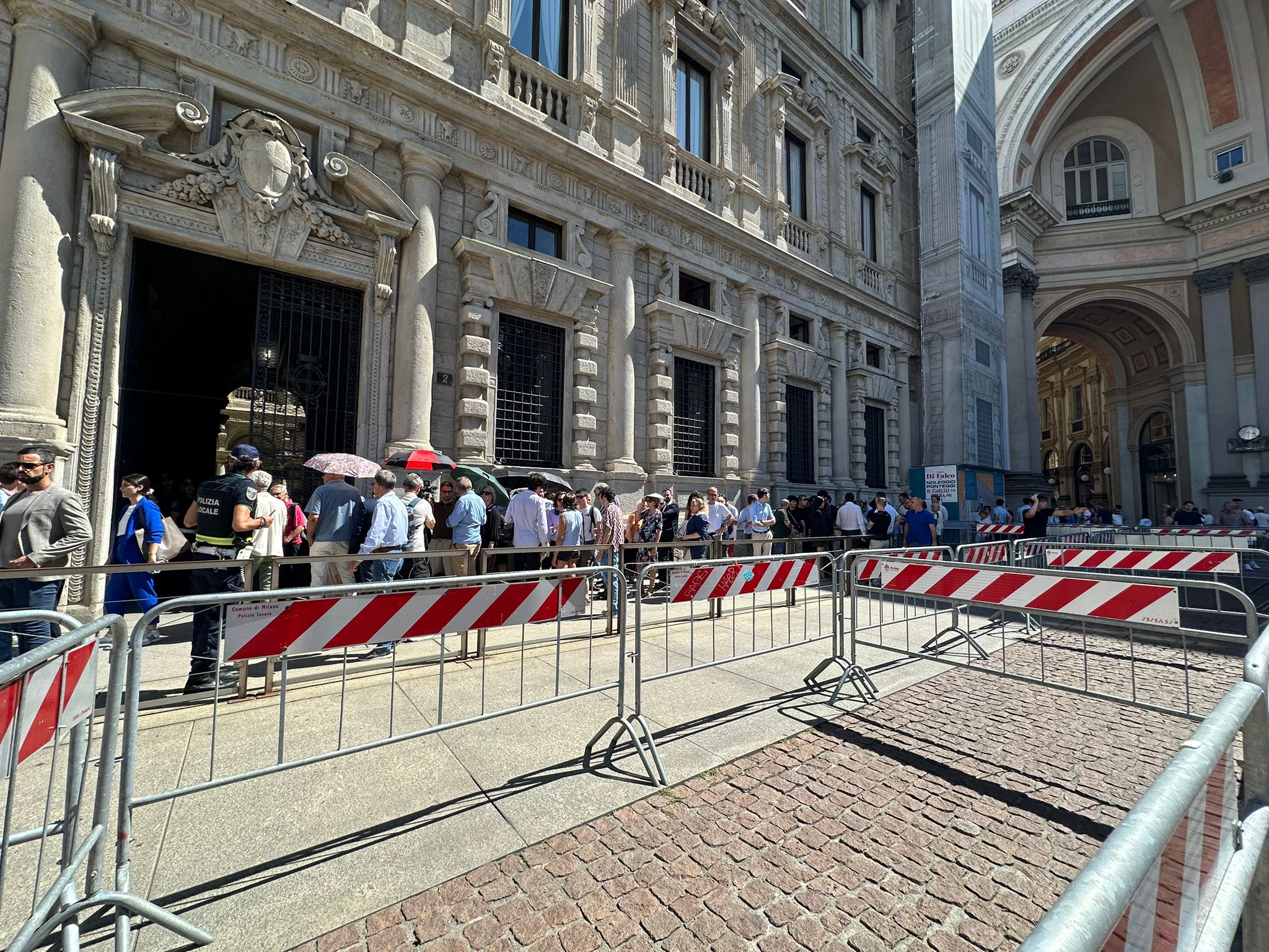 Sala in Consiglio dopo le inchieste dell'urbanistica a Milano: Vado avanti. Le mie mani sono pulite. Lascia l'assessore Tancredi| Le notizie in diretta