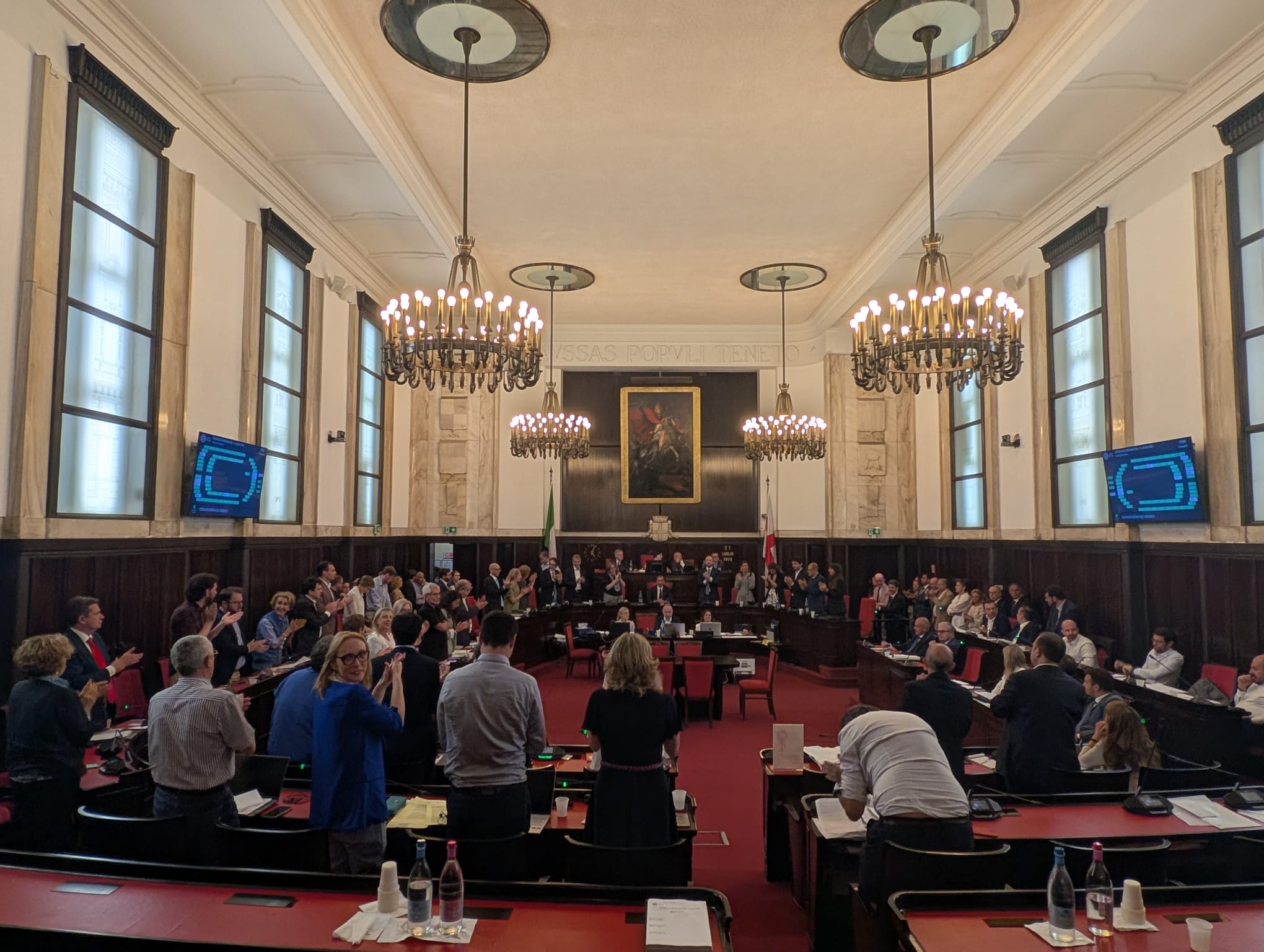 Sala in Consiglio dopo le inchieste dell'urbanistica a Milano: Vado avanti. Le mie mani sono pulite. Lascia l'assessore Tancredi| Le notizie in diretta